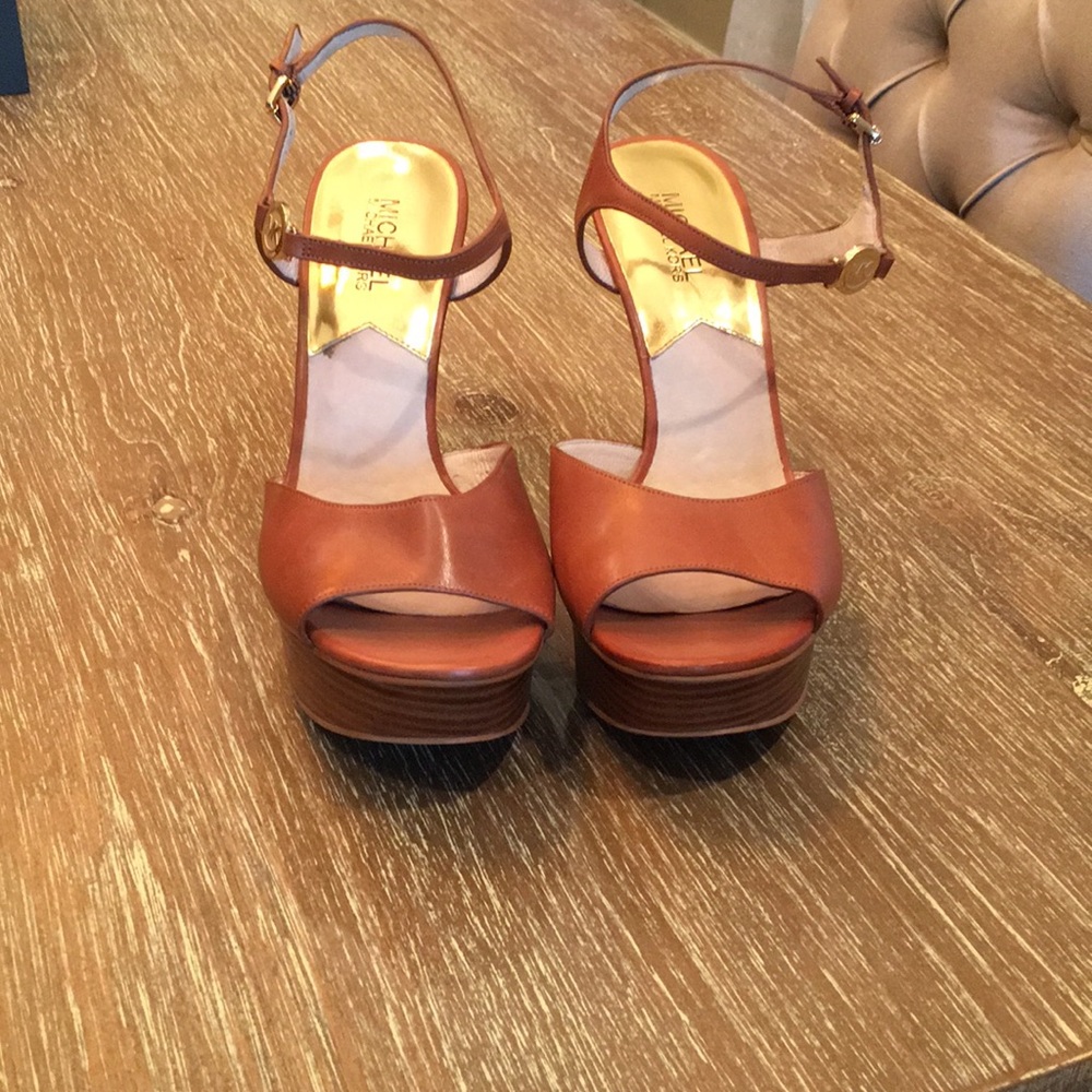 Michale Kors high heel in luggage